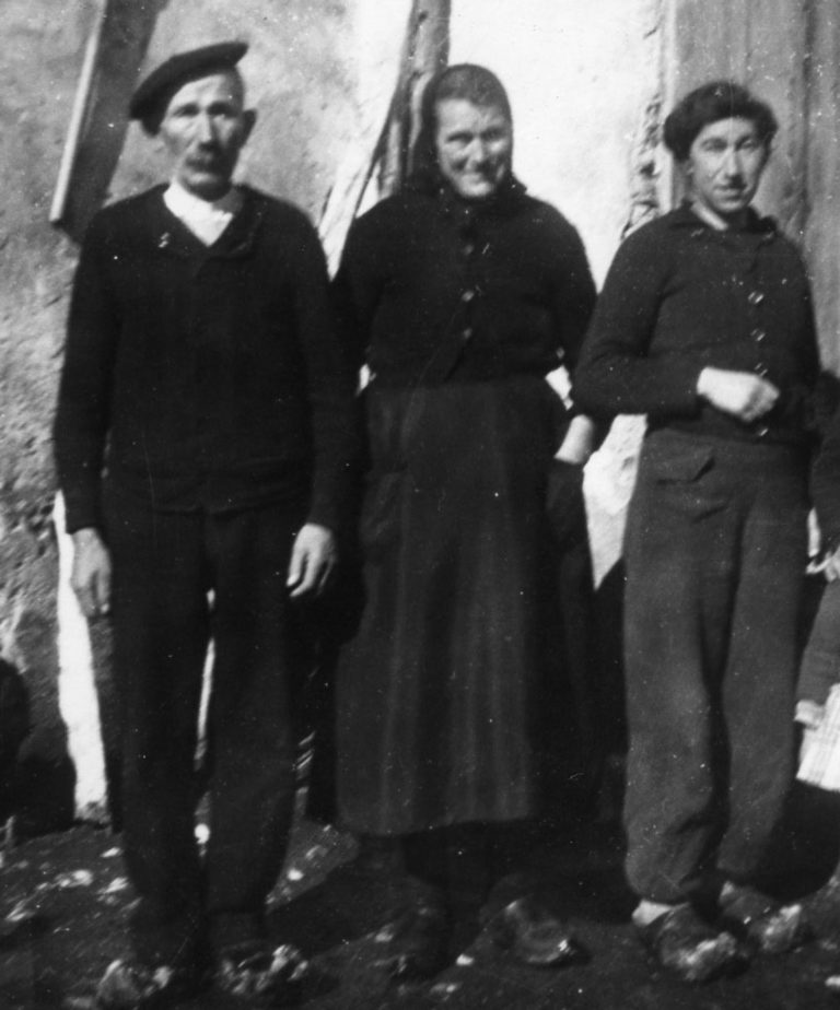 Portrait de Jean-Pierre, Marie et Jeanne Acgouau en1940